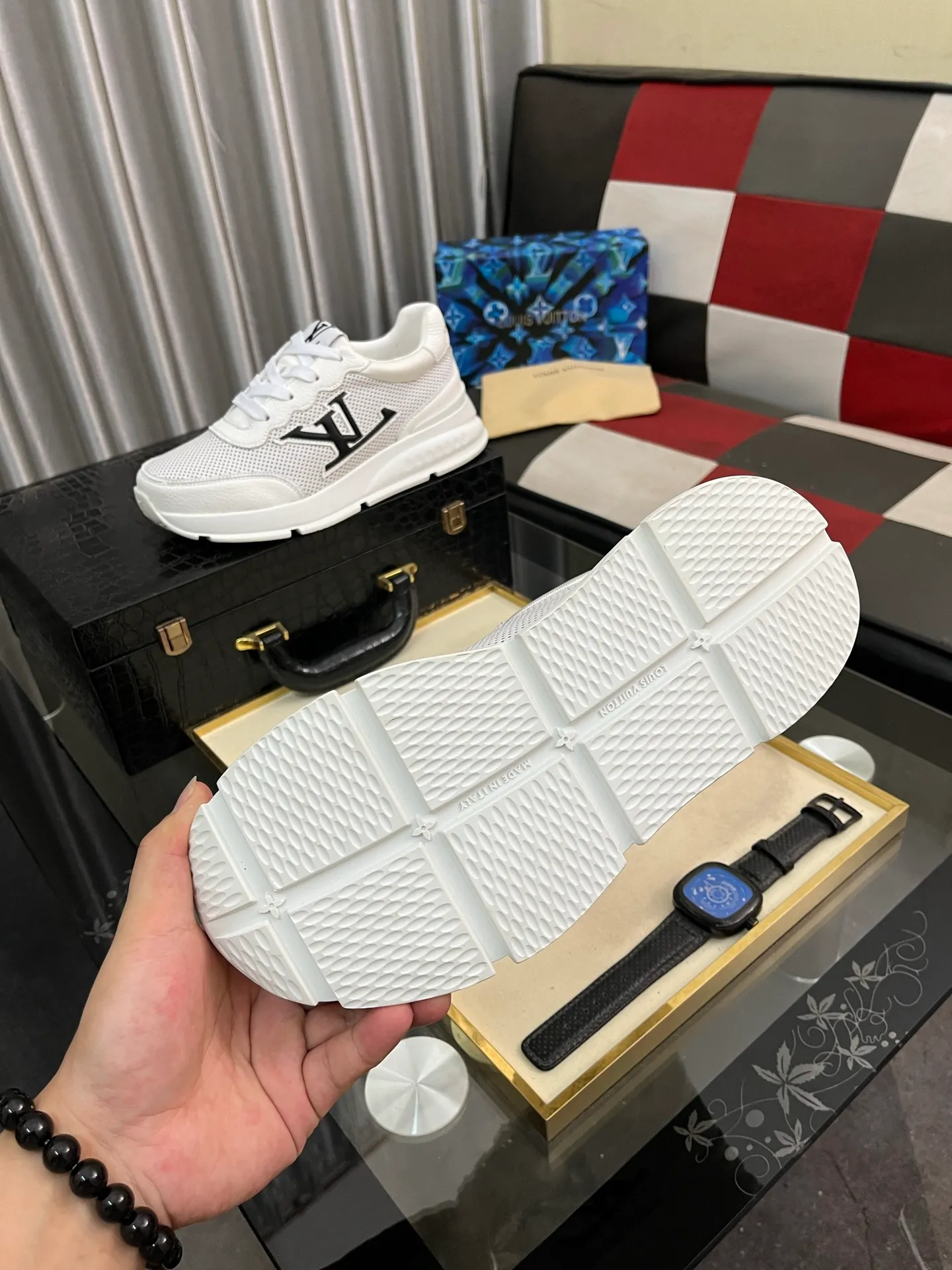 Men's shoes 💰440⌚️⌚️【LOUlS VUlTTON】Louis Vuitton ~ unique and casual style. LV counter purchasing 🏃casual shoes😍😍 are on sale at the men's counter at the same time. Italian imported brands select top-layer Italian cowhide. 🐑Sheepskin lining (refuses to discolor and rub feet) Sole: Original sole specially provided by the original factory 🎬Better in kind Code number: 38-446⃣️Color selection